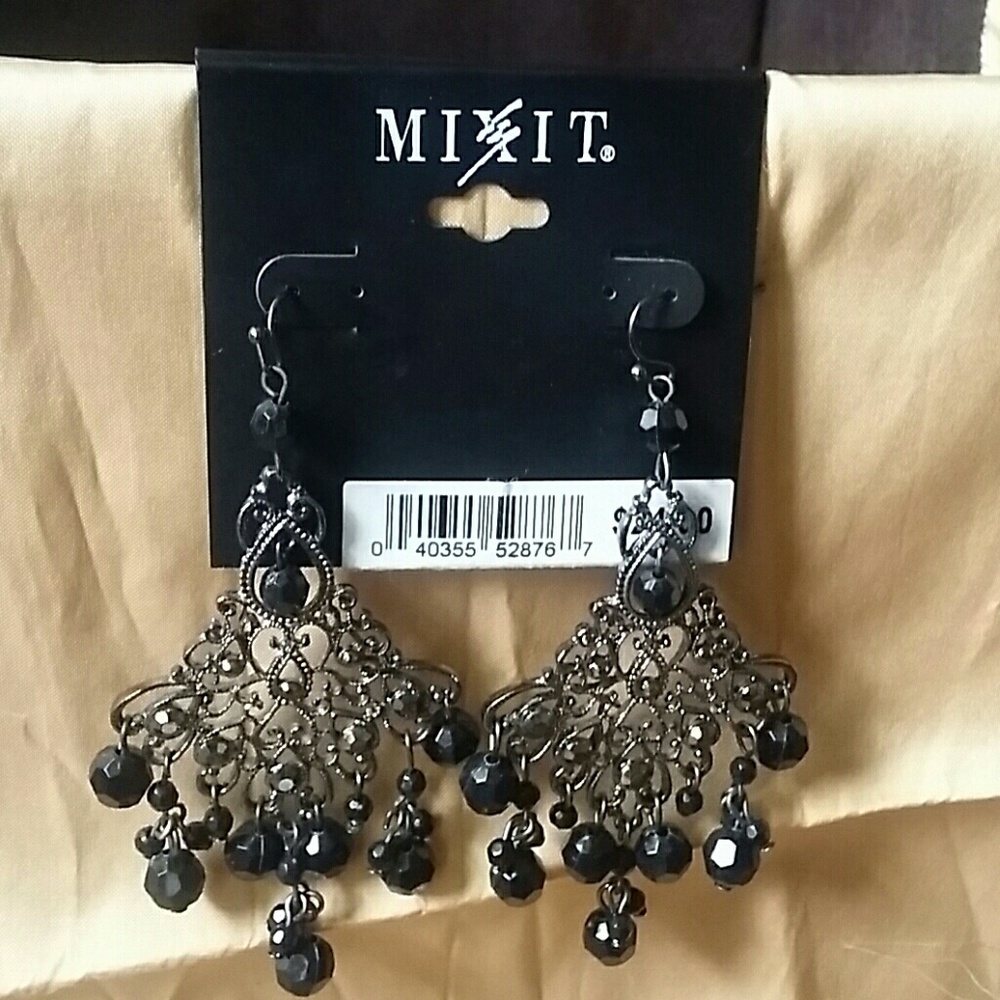Earing - Picture 2 of 2